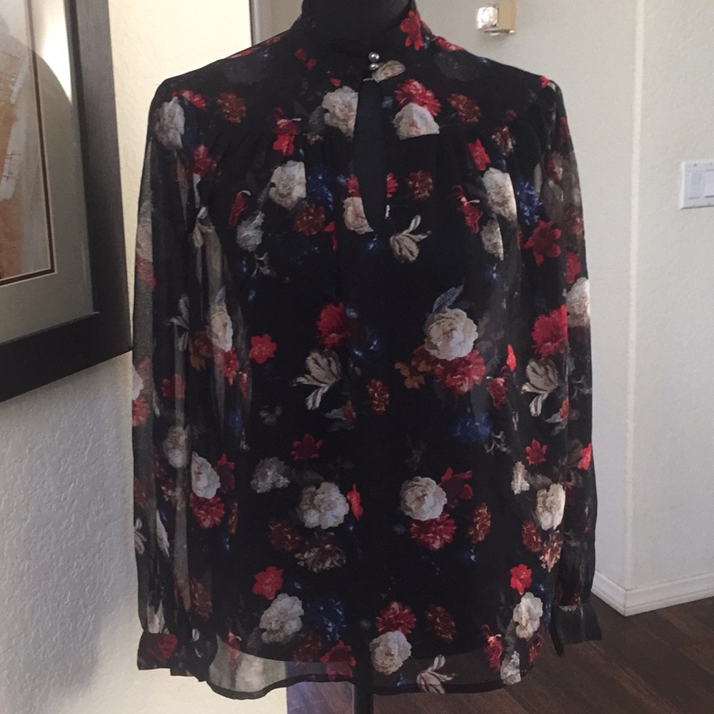 🐦‍🔥Donating Soon!🐦‍🔥 Lucky Brand Black Floral Blouse